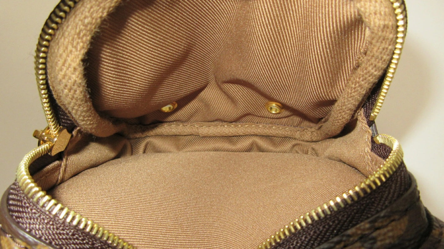 Louis Vuitton Monogram Utility Pochette M80746 Crossbody Bag