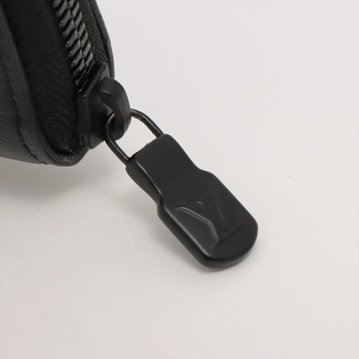 Louis Vuitton Shadow Zippy Wallet Vertical M62902