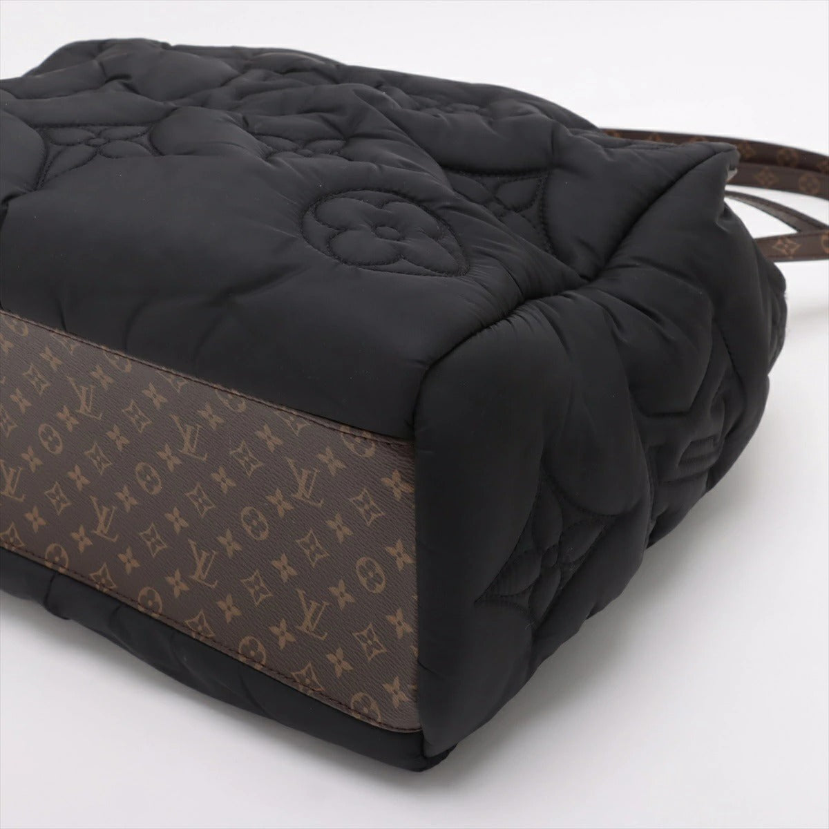 Louis Vuitton LV Pillow On The Go MM M21069 Tote Bag