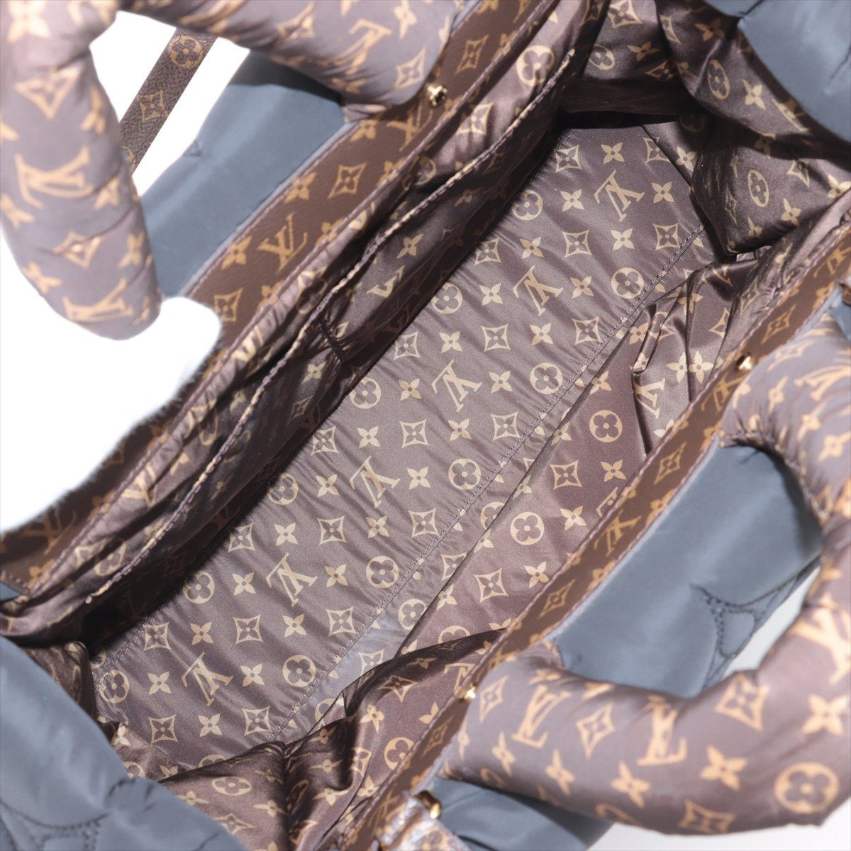 Louis Vuitton LV Pillow On The Go MM M21069 Tote Bag