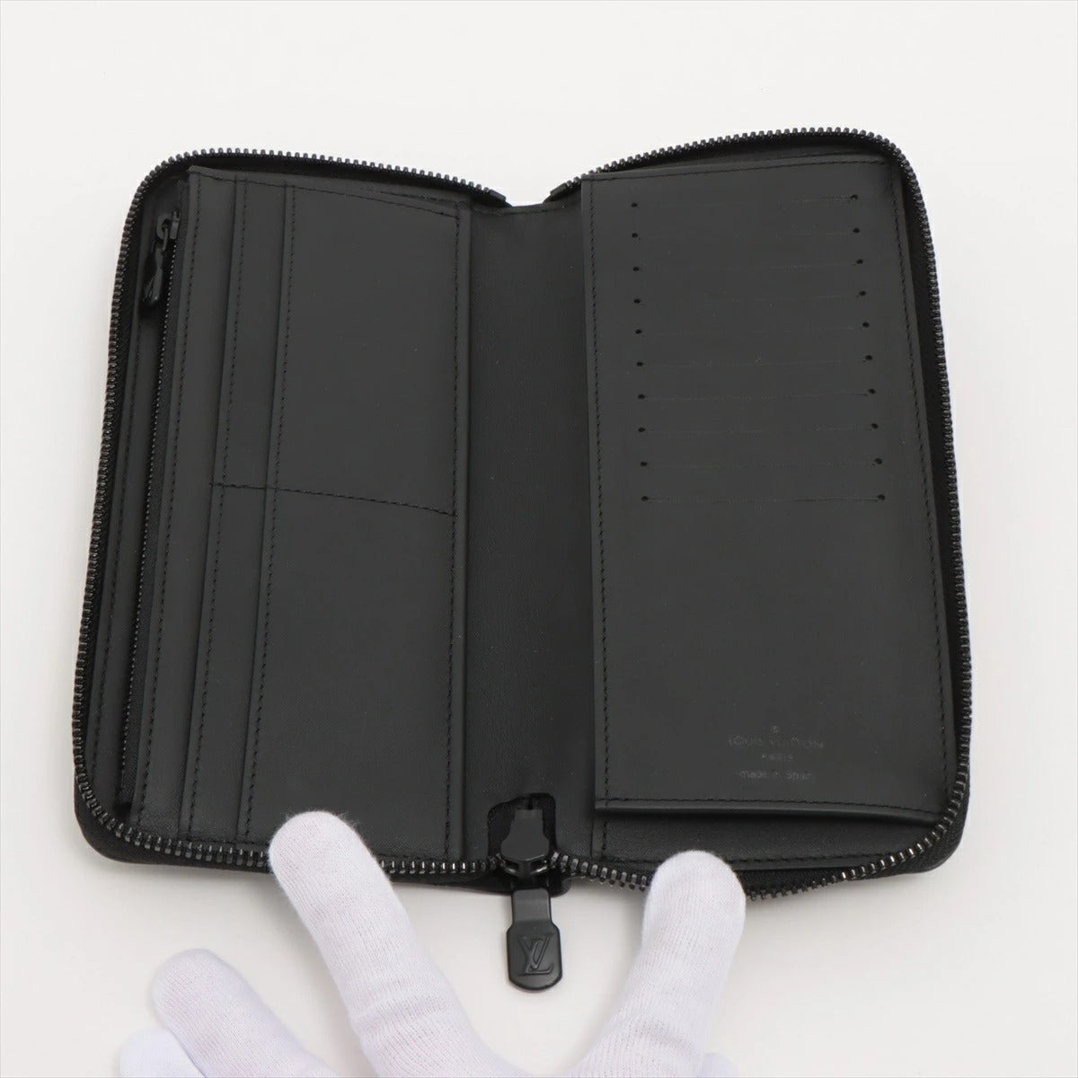 Louis Vuitton Shadow Zippy Wallet Vertical M62902