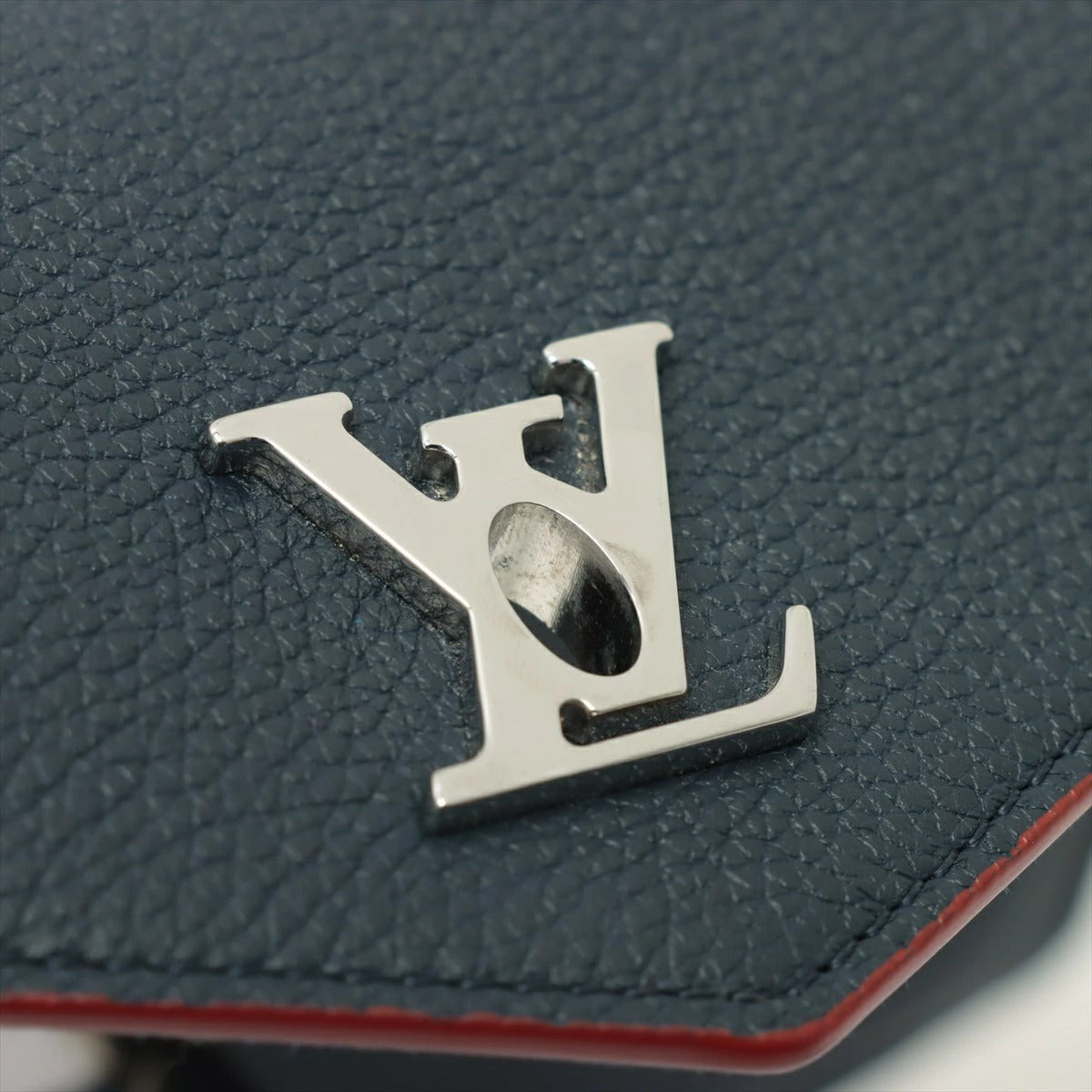 Louis Vuitton Taurillon Leather Lock Me Chain Shoulder M69400