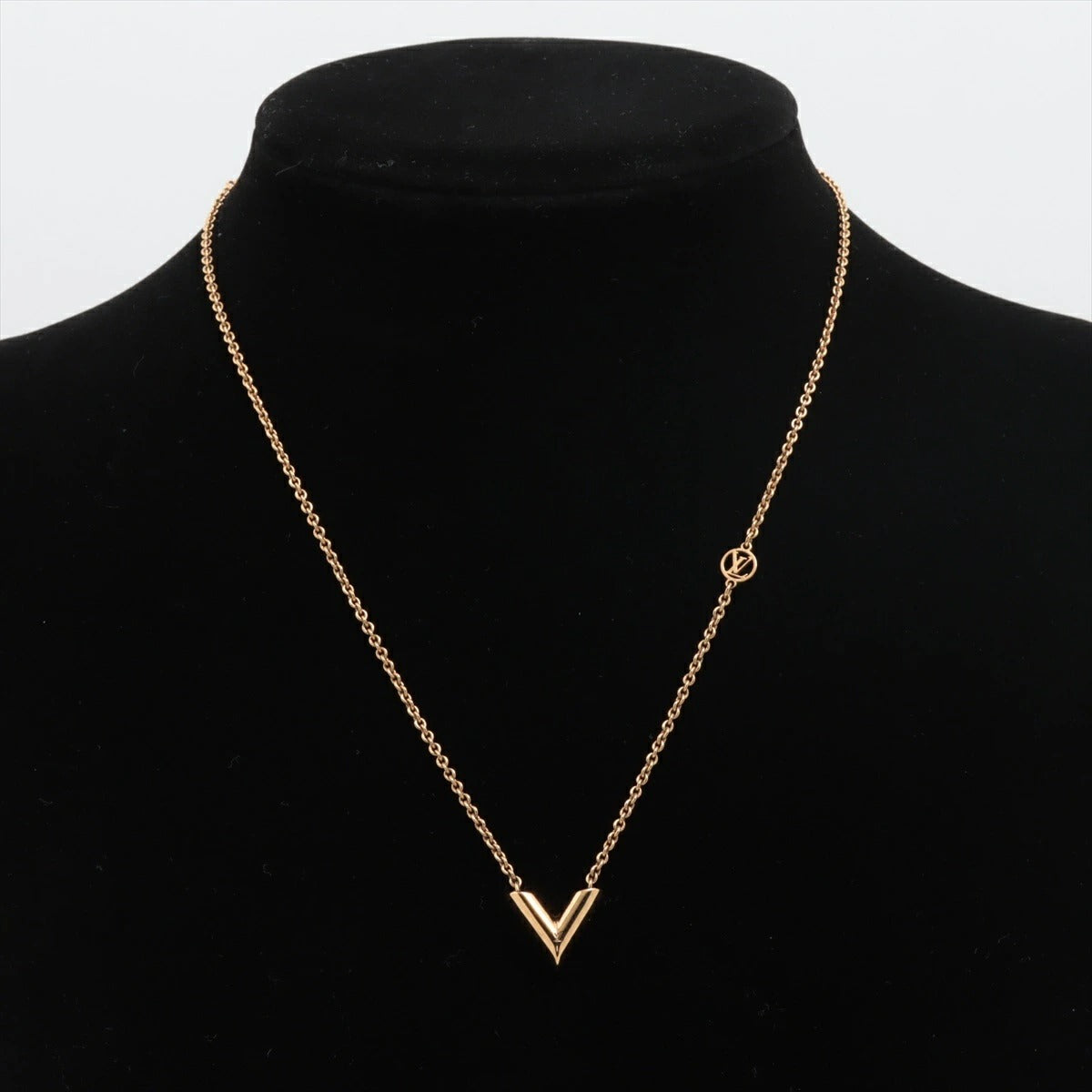 Louis Vuitton Essential V Necklace M00857